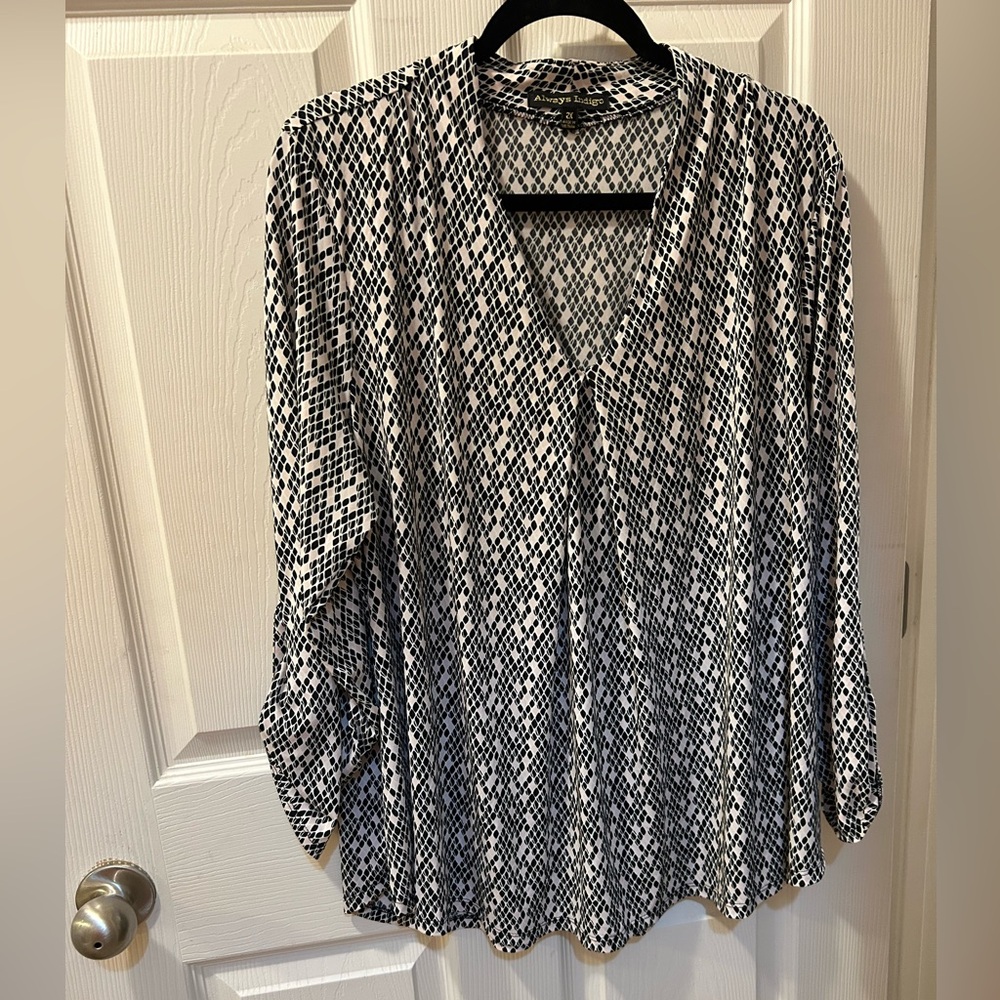 Always Indigo 2X Black & Peach Patterned Top 3/4 Roll Tab Sleeves Stretchy NWT